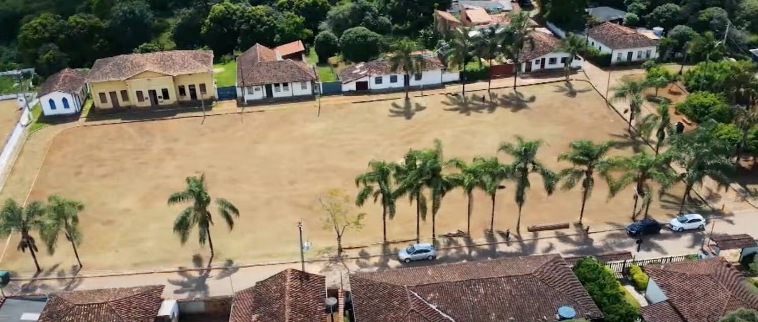 Igreja de Santo Amaro e paisagem de Brumal